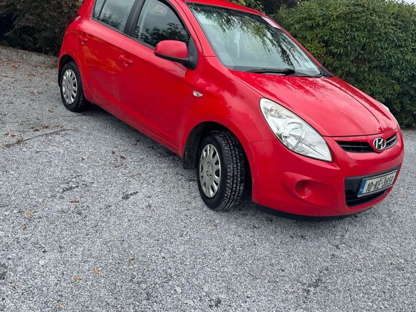 Hyundai i20 Hatchback, Petrol, 2010, Red