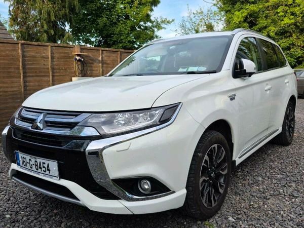 Mitsubishi Outlander SUV, Petrol Plug-in Hybrid, 2016, White