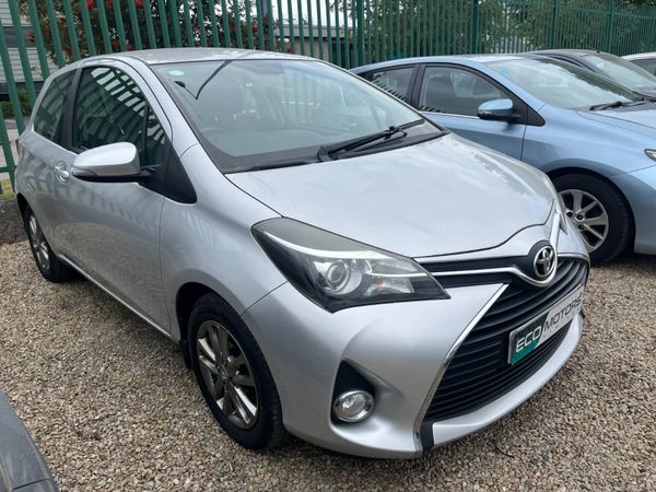 Toyota Yaris Hatchback, Petrol, 2014, Silver