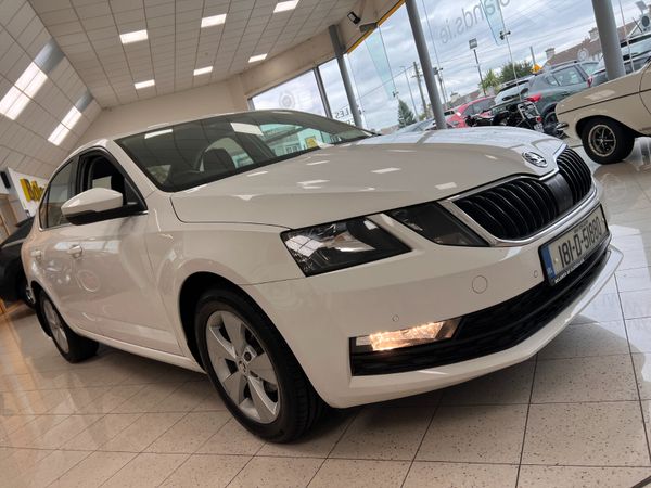 Skoda Octavia Hatchback, Diesel, 2018, White