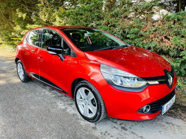 Renault Clio Hatchback, Petrol, 2016, Red