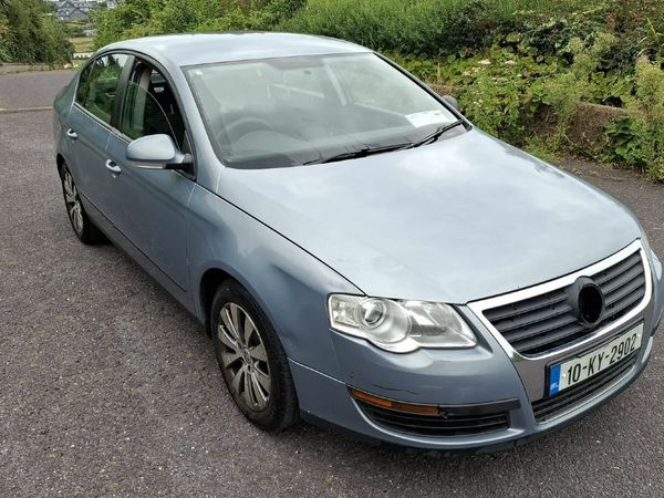 Volkswagen Passat Saloon, Diesel, 2010, Blue