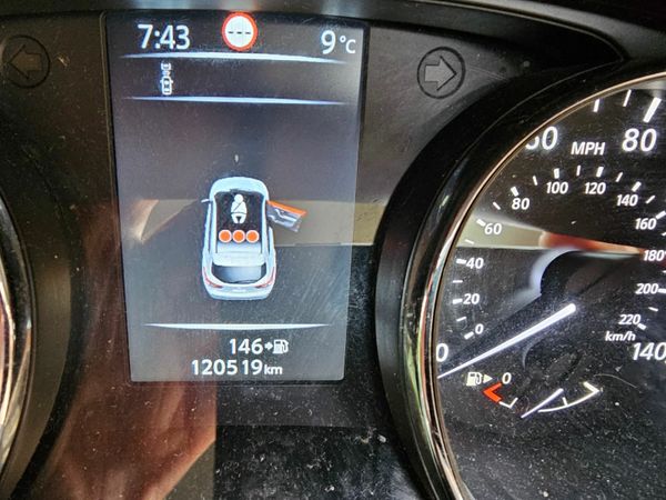 Nissan Qashqai Hatchback, Diesel, 2016, Grey