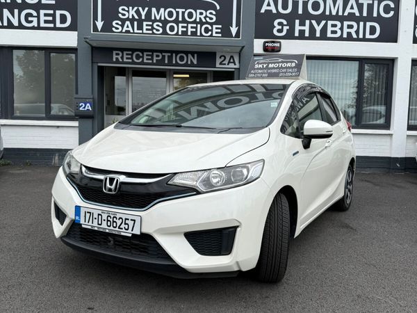 Honda Fit Hatchback, Petrol, 2017, White