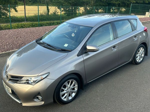 Toyota Auris Hatchback, Diesel, 2012, Bronze