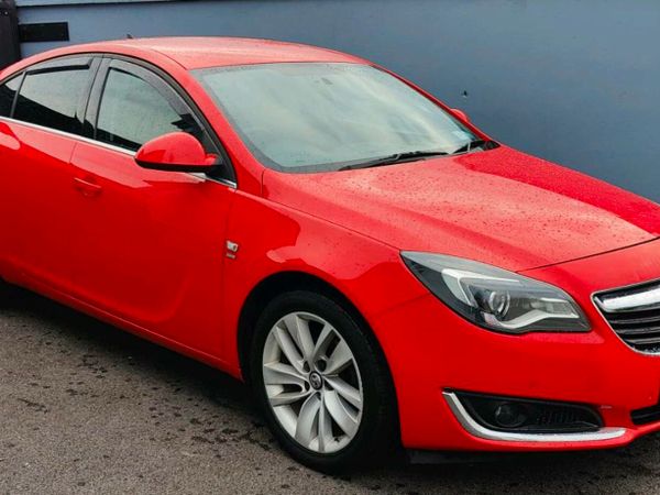 Vauxhall Insignia Hatchback, Diesel, 2016, Red