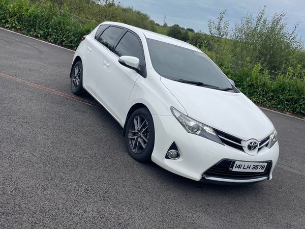 Toyota Auris Hatchback, Diesel, 2014, White