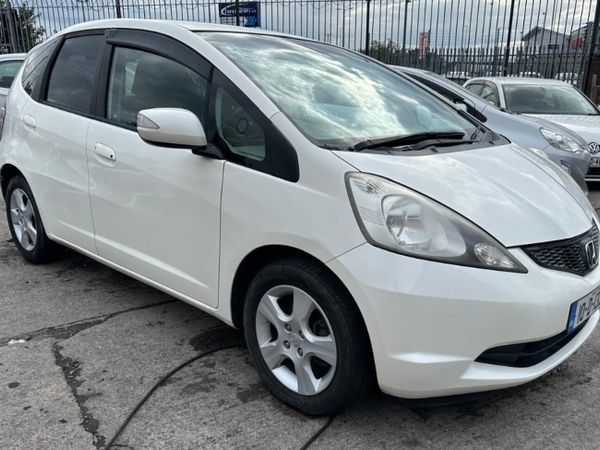 Honda Fit Hatchback, Petrol, 2010, White