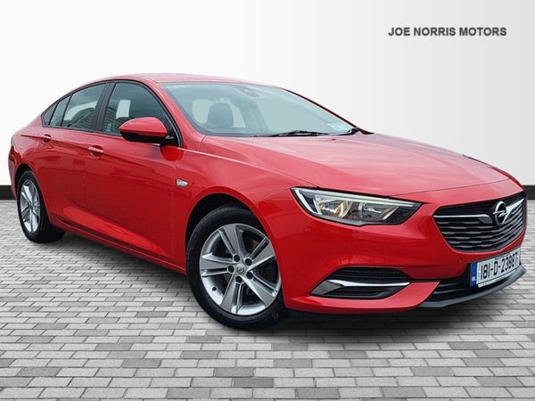 Opel Insignia Saloon, Diesel, 2018, Red