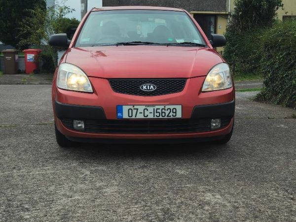 Kia Rio Saloon, Petrol, 2007, Red