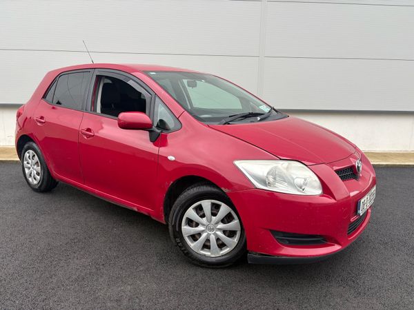 Toyota Auris Hatchback, Petrol, 2008, Red