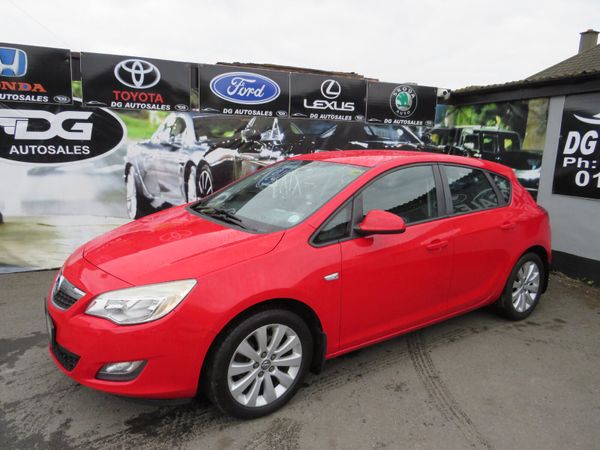 Opel Astra Hatchback, Diesel, 2010, Red