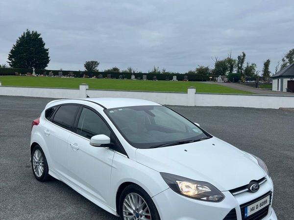 Ford Focus Hatchback, Petrol, 2014, White