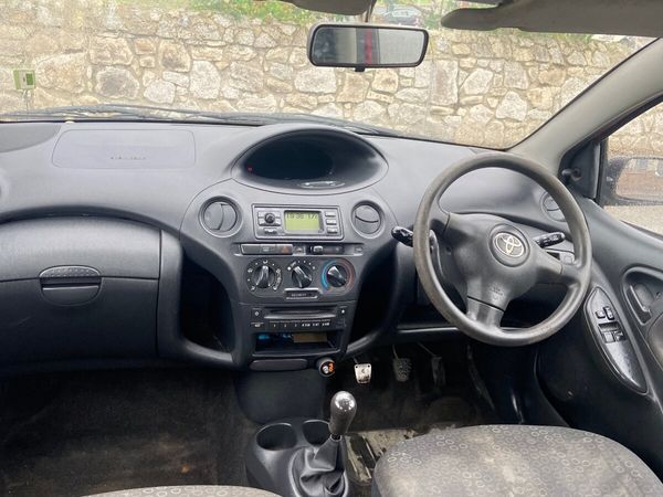 Toyota Yaris Hatchback, Petrol, 2004, Red