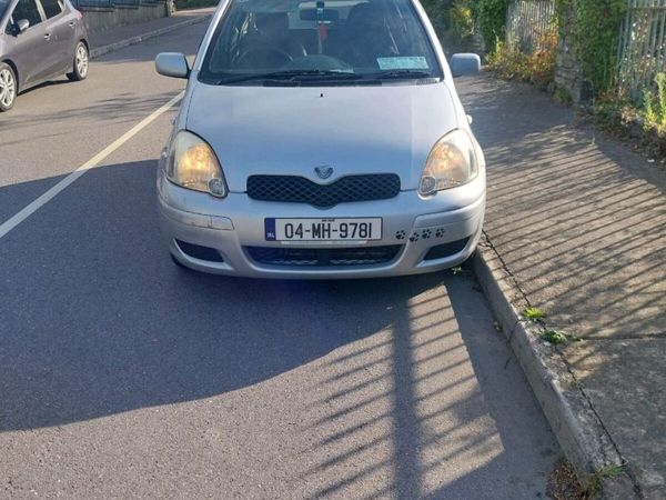 Toyota Yaris Hatchback, Petrol, 2004, Silver