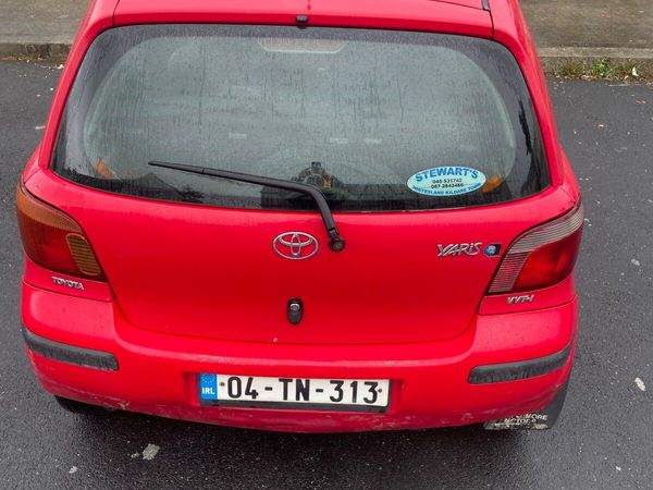 Toyota Yaris Hatchback, Petrol, 2004, Red