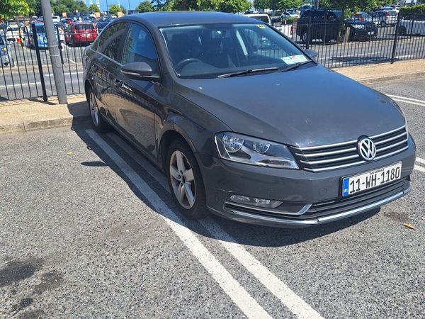 Volkswagen Passat Saloon, Diesel, 2011, Grey