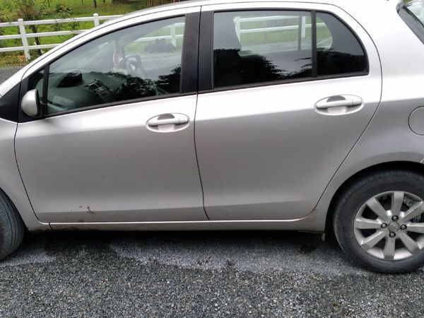 Toyota Yaris Hatchback, Diesel, 2011, Silver