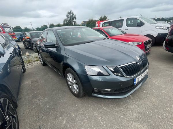 Skoda Octavia Saloon, Diesel, 2018, Grey