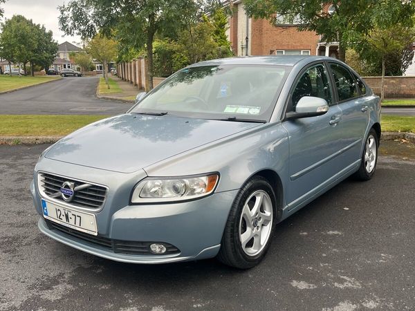 Volvo S40 Saloon, Diesel, 2012, Blue