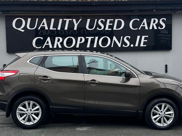 Nissan Qashqai Hatchback, Diesel, 2014, Brown