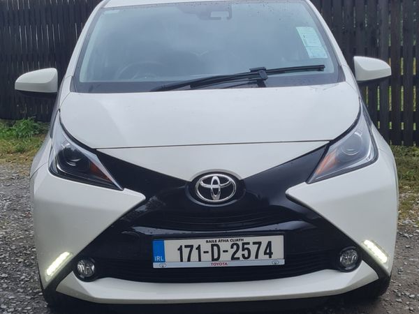 Toyota Aygo Hatchback, Petrol, 2017, White