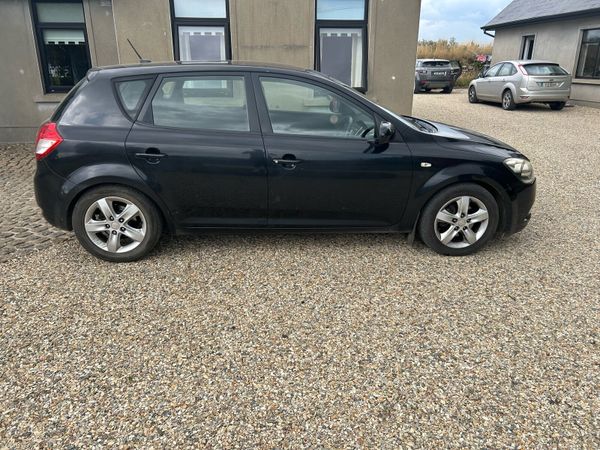 Kia Ceed Hatchback, Diesel, 2011, Black