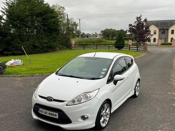 Ford Fiesta Hatchback, Petrol, 2010, White