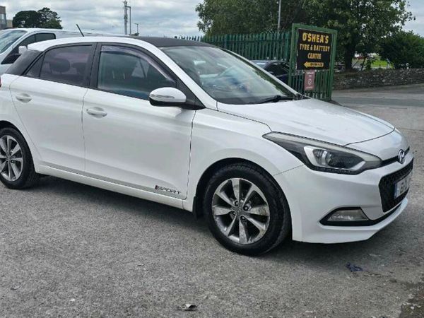 Hyundai i20 Hatchback, Petrol, 2015, White