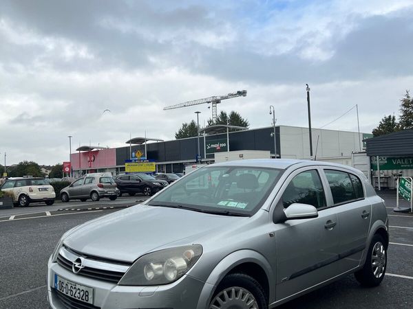 Opel Astra Hatchback, Petrol, 2006, Silver
