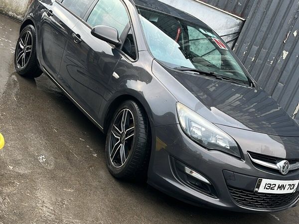 Vauxhall Astra Hatchback, Diesel, 2013, Grey
