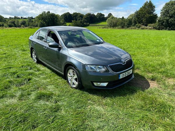 Skoda Octavia Saloon, Diesel, 2017, Grey