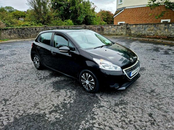 Peugeot 208 Hatchback, Diesel, 2014, Black