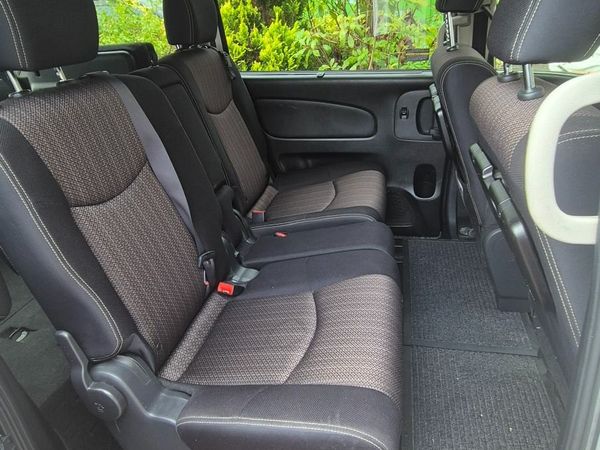 Nissan Serena MPV, Petrol Hybrid, 2014, Silver