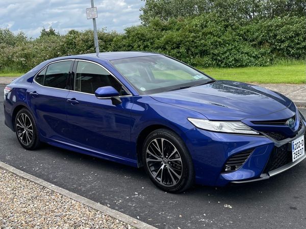 Toyota Camry Saloon, Petrol Hybrid, 2020, Purple