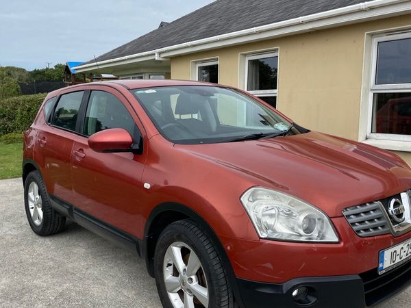 Nissan Qashqai Hatchback, Diesel, 2010, Red