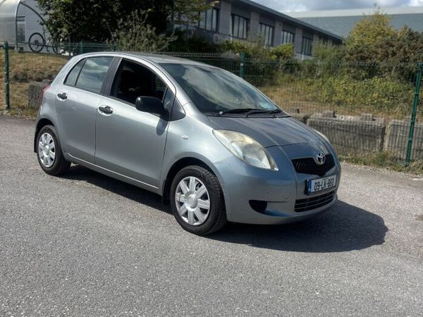 Toyota Yaris Hatchback, Petrol, 2009, Silver