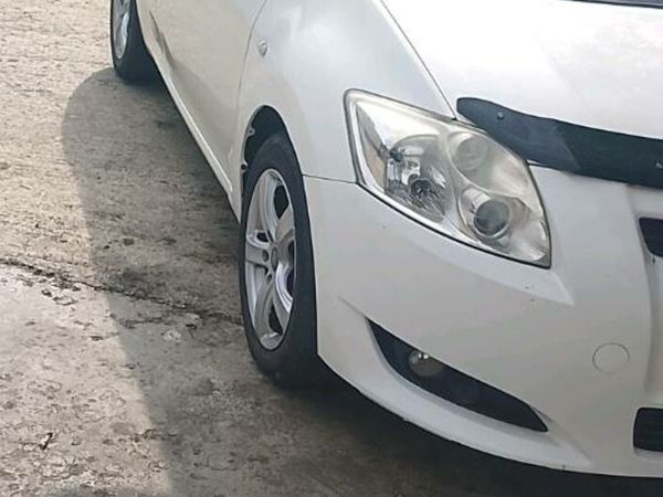 Toyota Auris Hatchback, Diesel, 2010, White