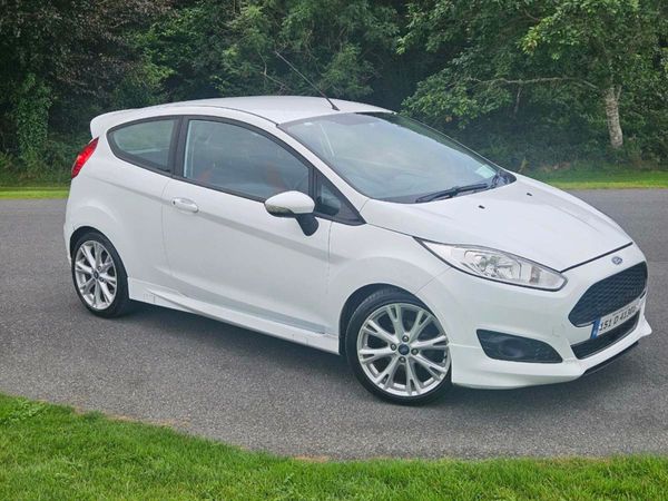 Ford Fiesta Hatchback, Petrol, 2015, White