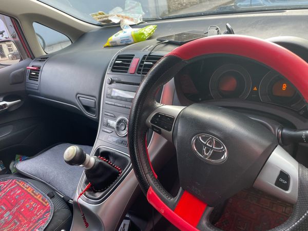 Toyota Auris Hatchback, Petrol, 2010, Red