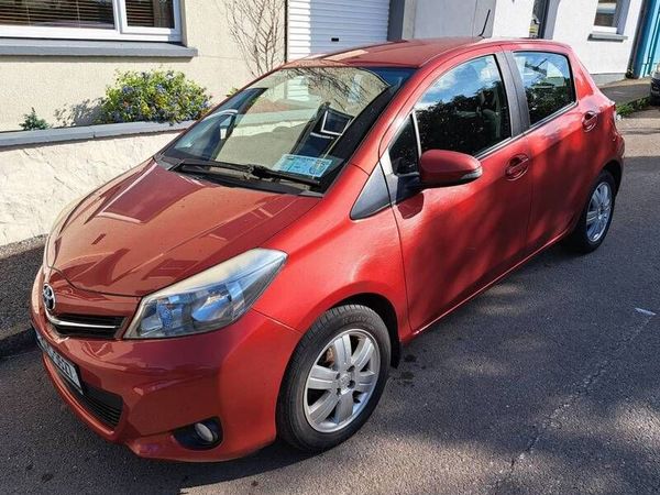 Toyota Yaris Hatchback, Petrol, 2012, Red
