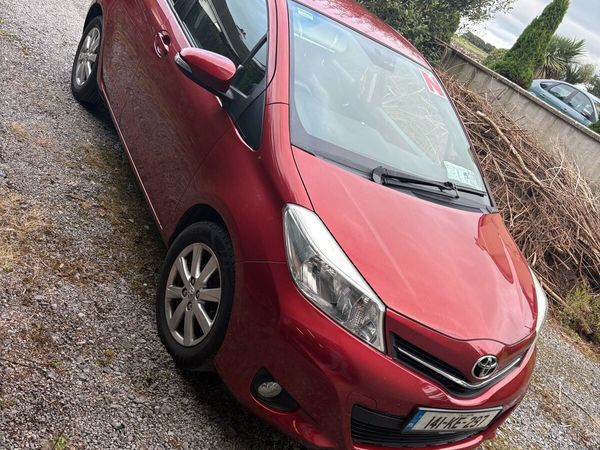 Toyota Yaris Hatchback, Petrol, 2014, Red