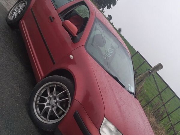 Volkswagen Bora Saloon, Petrol, 2002, Red