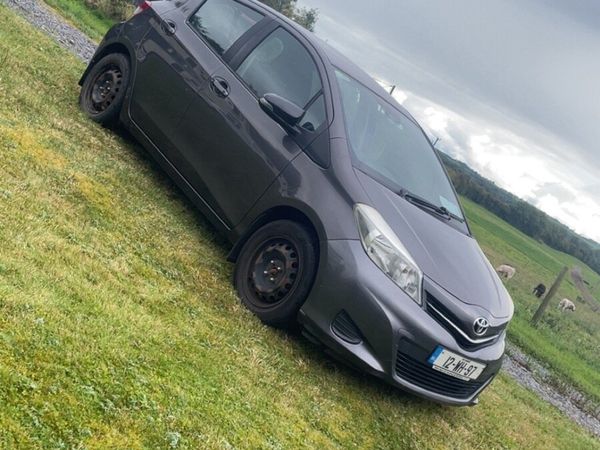 Toyota Yaris Hatchback, Petrol, 2012, Grey