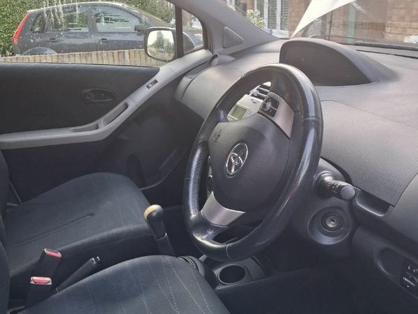 Toyota Yaris Hatchback, Petrol, 2007, Silver