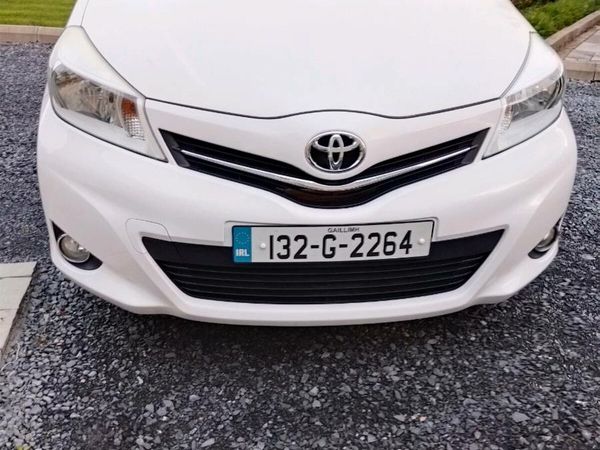 Toyota Yaris Hatchback, Petrol, 2013, White