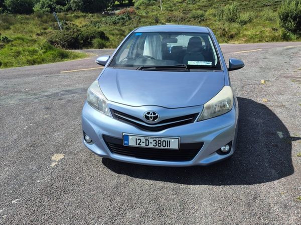 Toyota Yaris Hatchback, Petrol, 2012, Blue