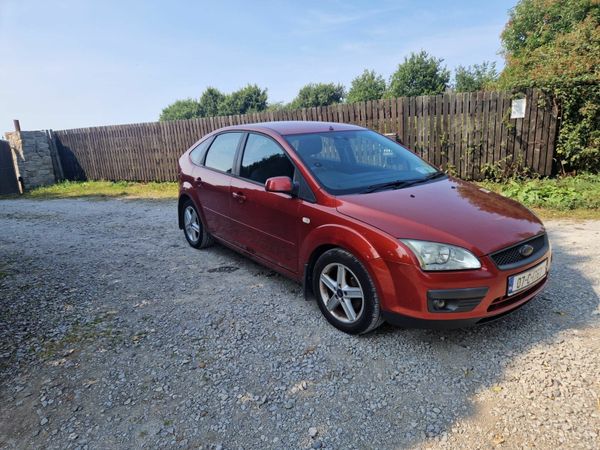 Ford Focus Hatchback, Petrol, 2007, Red