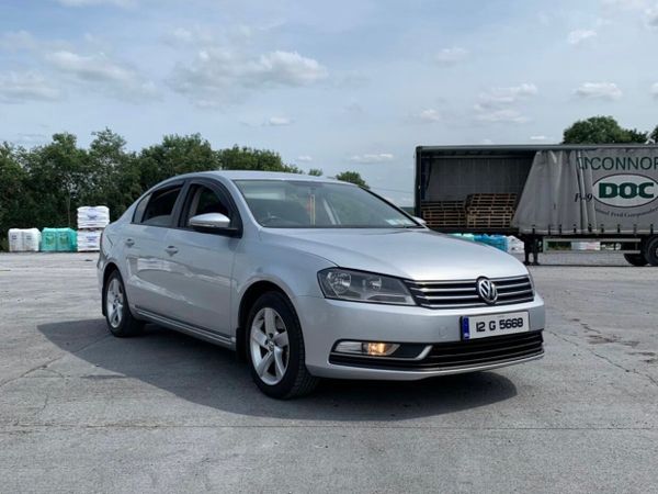 Volkswagen Passat Saloon, Diesel, 2012, Silver