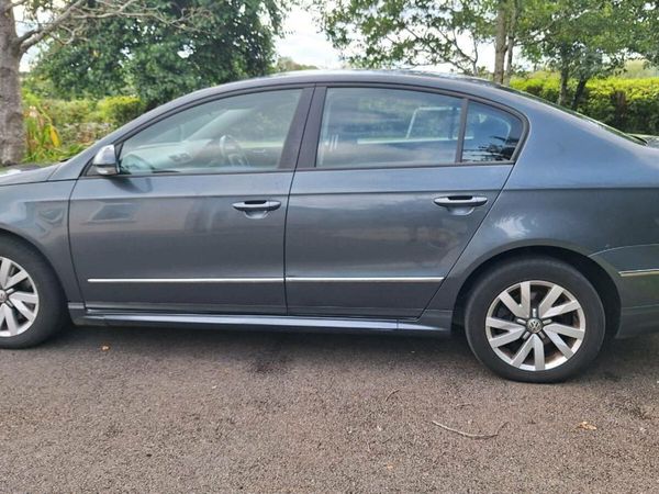 Volkswagen Passat Saloon, Diesel, 2010, Grey